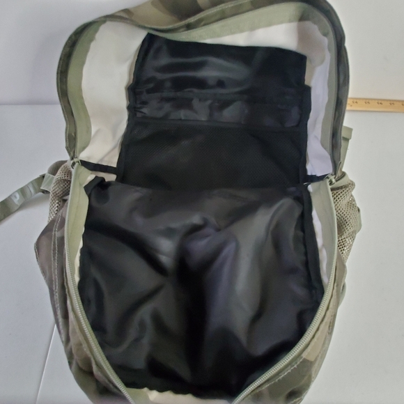 Victoria's Secret Campus Backpack Green Camo Print Roomy Padded Straps Carry All - Picture 10 of 16